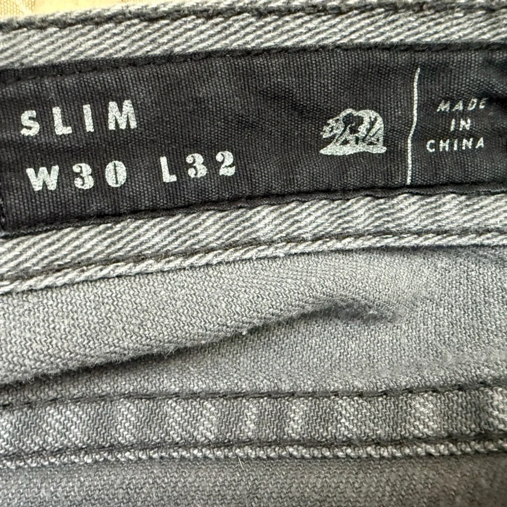 Lot of 2 Bullhead Jeans in Khaki and Gray Slim Fit 30/32